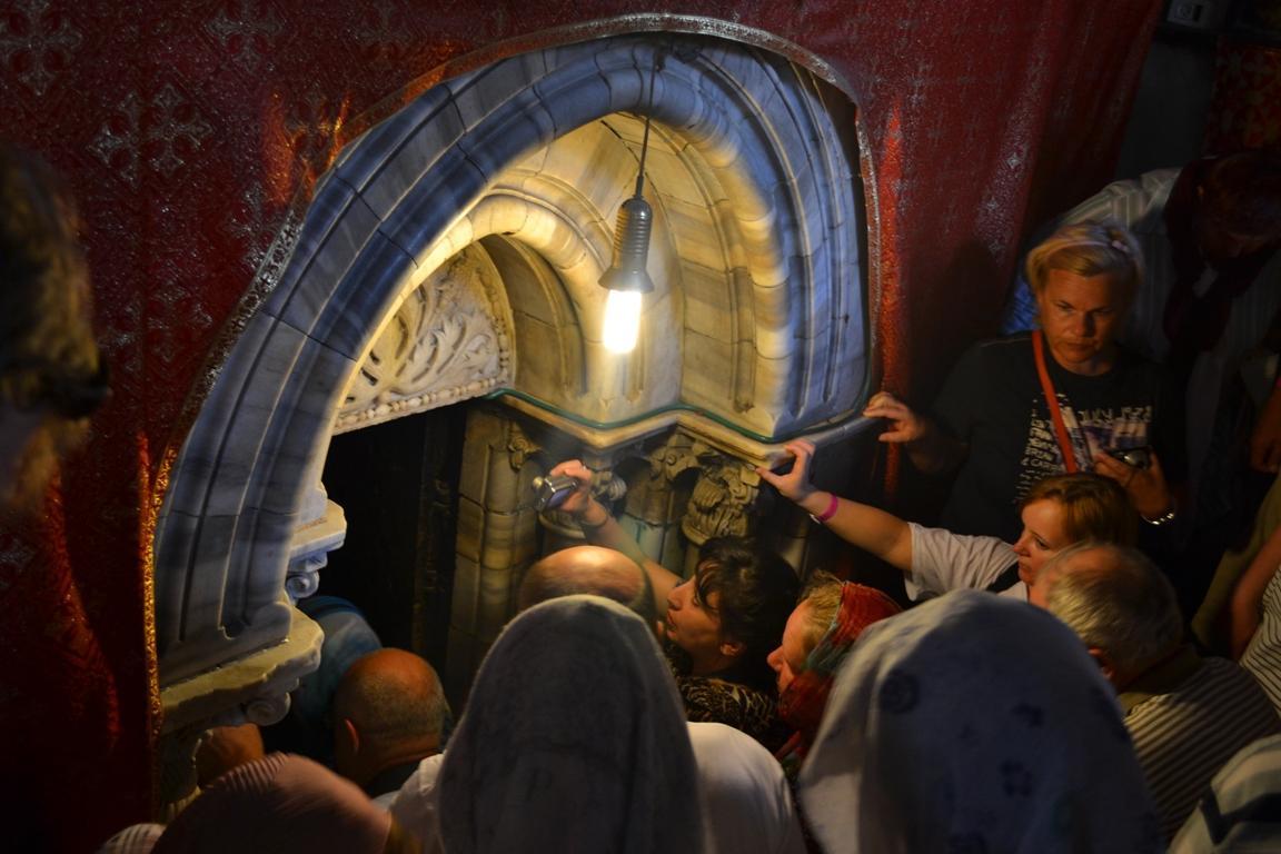 Biserica Nașterii, Betleem , intrarea în Grota Nașterii Domnului 