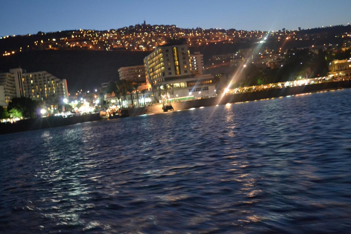 Orașul Tiberias văzut de pe mare