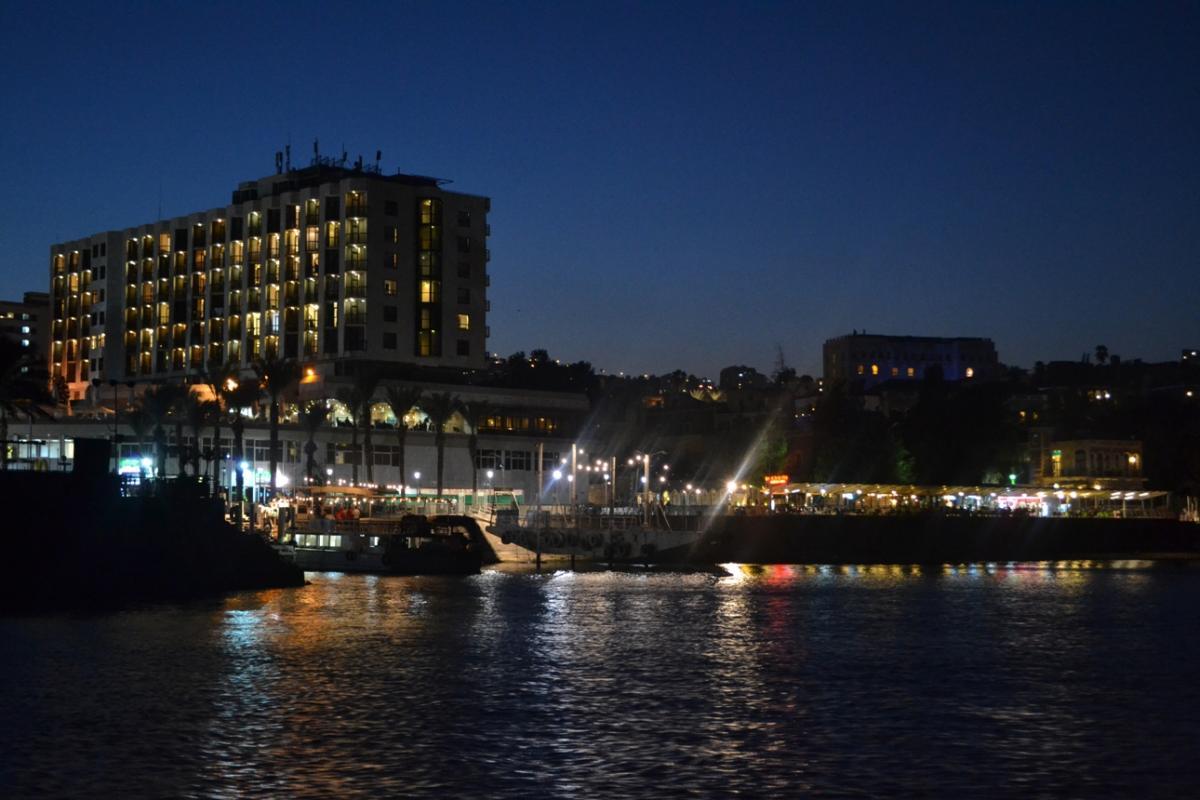 Orașul Tiberias văzut de pe mare