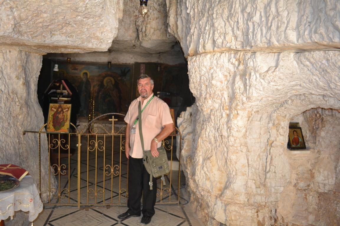 peștera Sf. Ilie Tezbiteanul, Hozeva