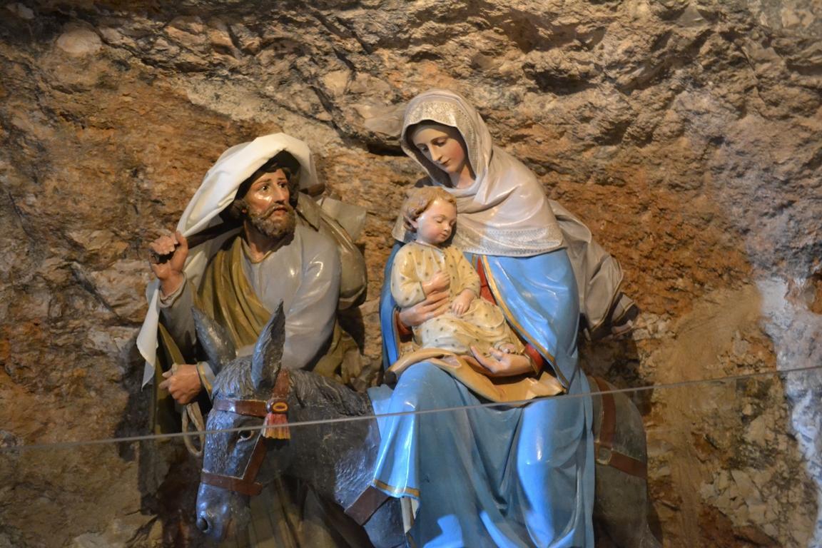 Betleem, Grota Laptelui, Sfanta familie